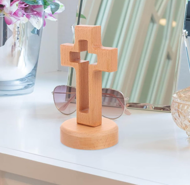 Cruz de madera de pie para decoración religiosa