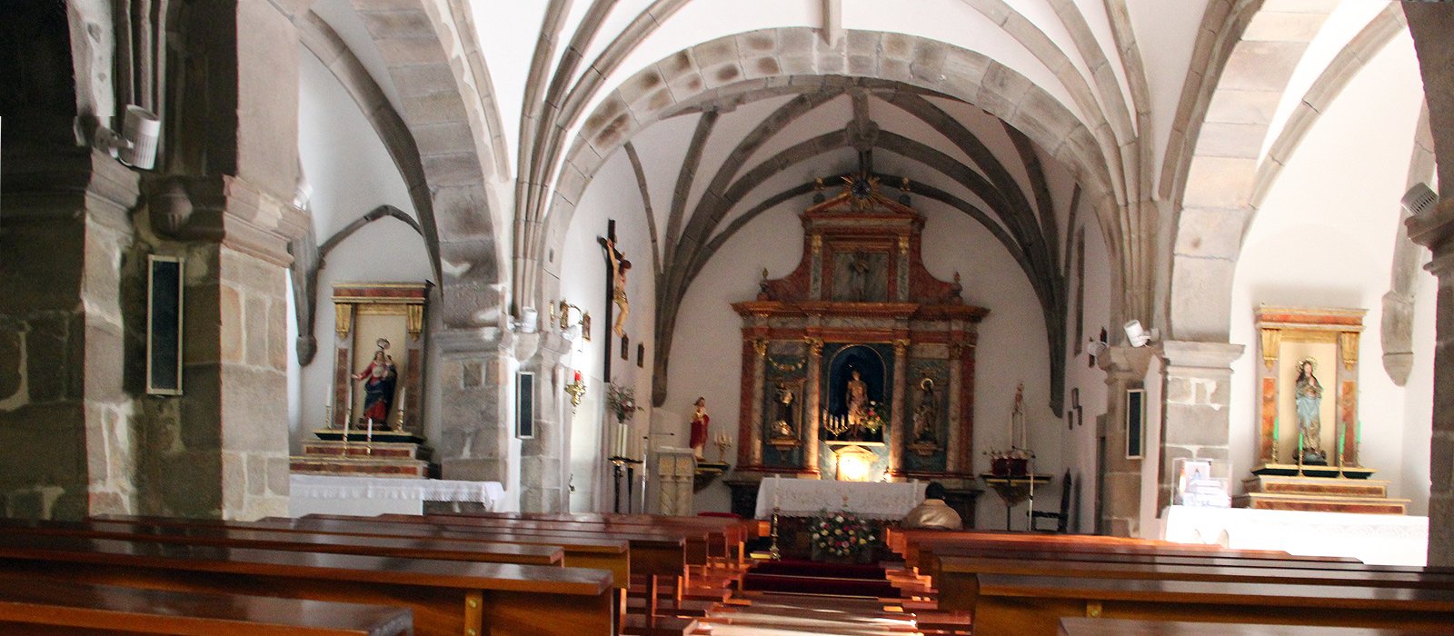 Interior de la Iglesia de San Sebastián de Garabandal